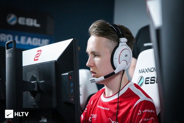 如何看遭TT横扫？败者群访xiaohu：要扩充体系 能选的阵容比较少